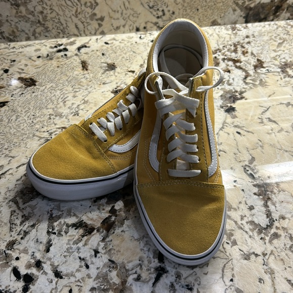 Women’s Vans like new. Iconic Sidestripe. Suede and canvas uppers. Lace-ups. - Picture 4 of 6